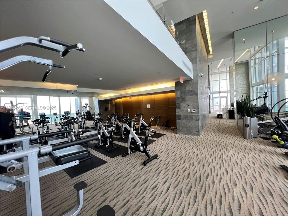 出租: $5,800 (2 贝兹, 2 浴室, 1289 平方英尺)