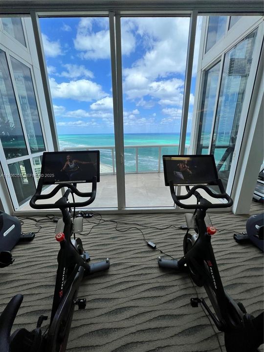 出租: $5,800 (2 贝兹, 2 浴室, 1289 平方英尺)