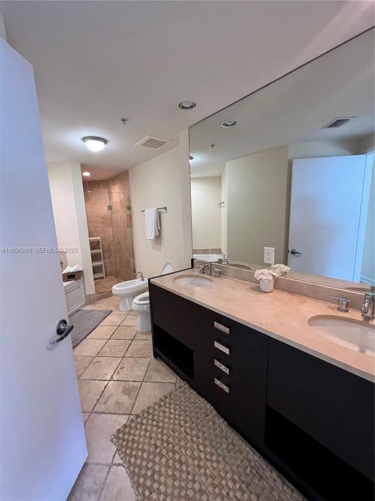 出租: $5,800 (2 贝兹, 2 浴室, 1289 平方英尺)