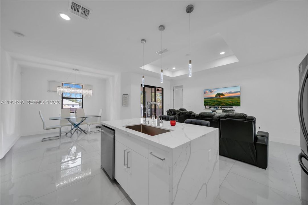 待售: $399,995 (3 贝兹, 2 浴室, 1562 平方英尺)