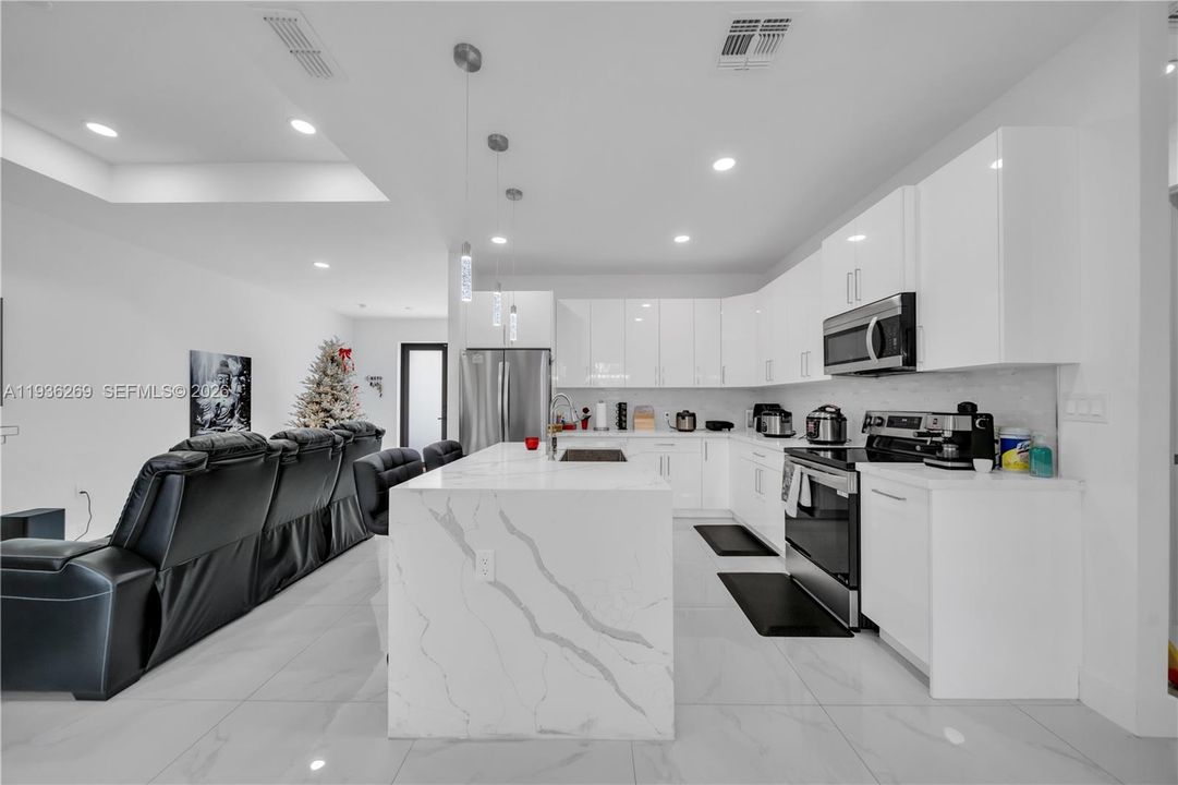 待售: $399,995 (3 贝兹, 2 浴室, 1562 平方英尺)