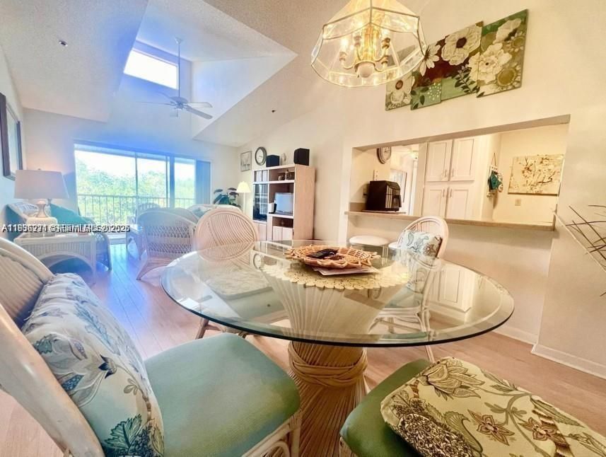 En Venta: $289,000 (2 camas, 2 baños, 1090 Pies cuadrados)