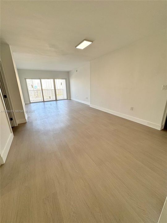 待售: $315,000 (1 贝兹, 1 浴室, 762 平方英尺)