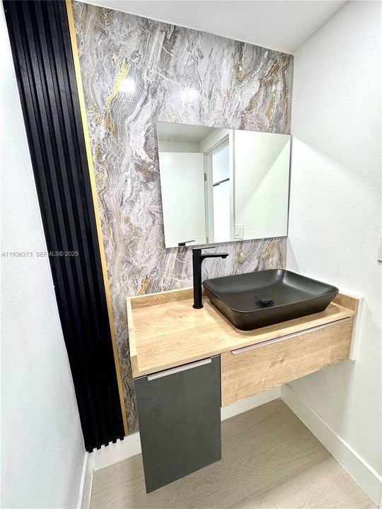 待售: $315,000 (1 贝兹, 1 浴室, 762 平方英尺)