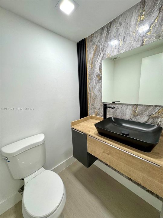 待售: $315,000 (1 贝兹, 1 浴室, 762 平方英尺)