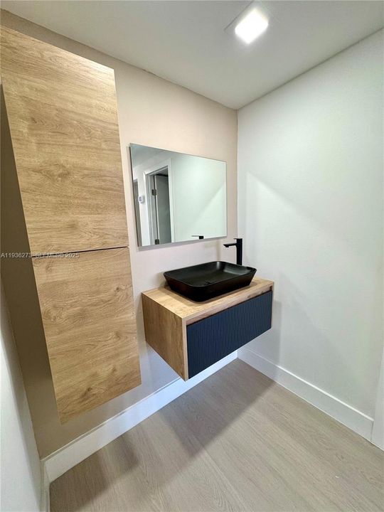 待售: $315,000 (1 贝兹, 1 浴室, 762 平方英尺)