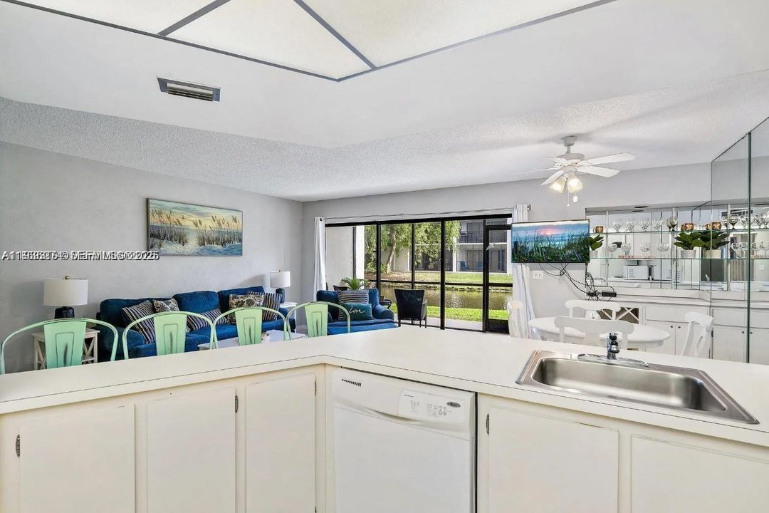 На продажу: $329,000 (1 спален, 1 ванн, 860 Квадратных фут)