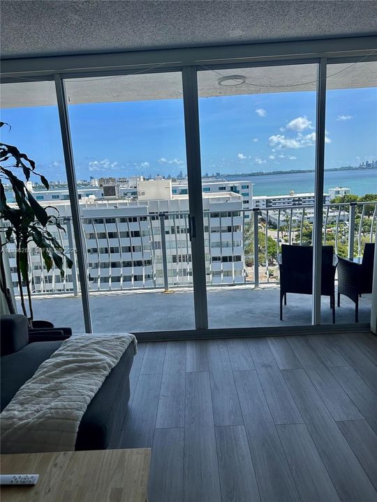 For Rent: $3,050 (2 beds, 2 baths, 1030 Square Feet)