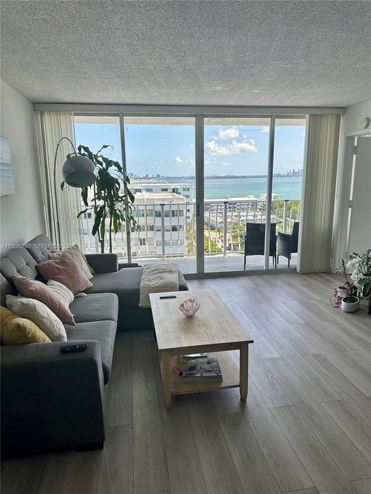 For Rent: $3,050 (2 beds, 2 baths, 1030 Square Feet)