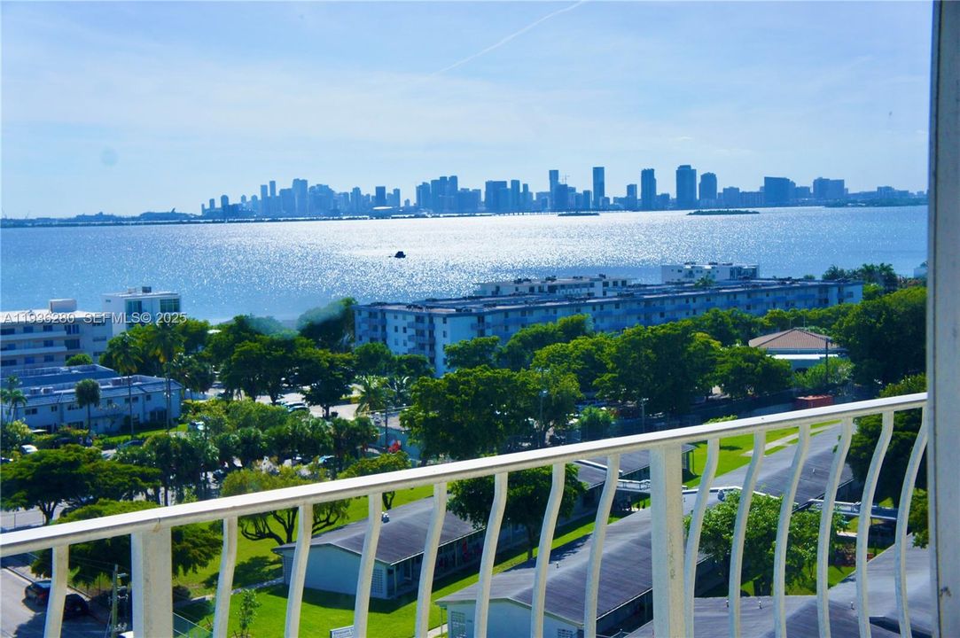 For Rent: $3,050 (2 beds, 2 baths, 1030 Square Feet)