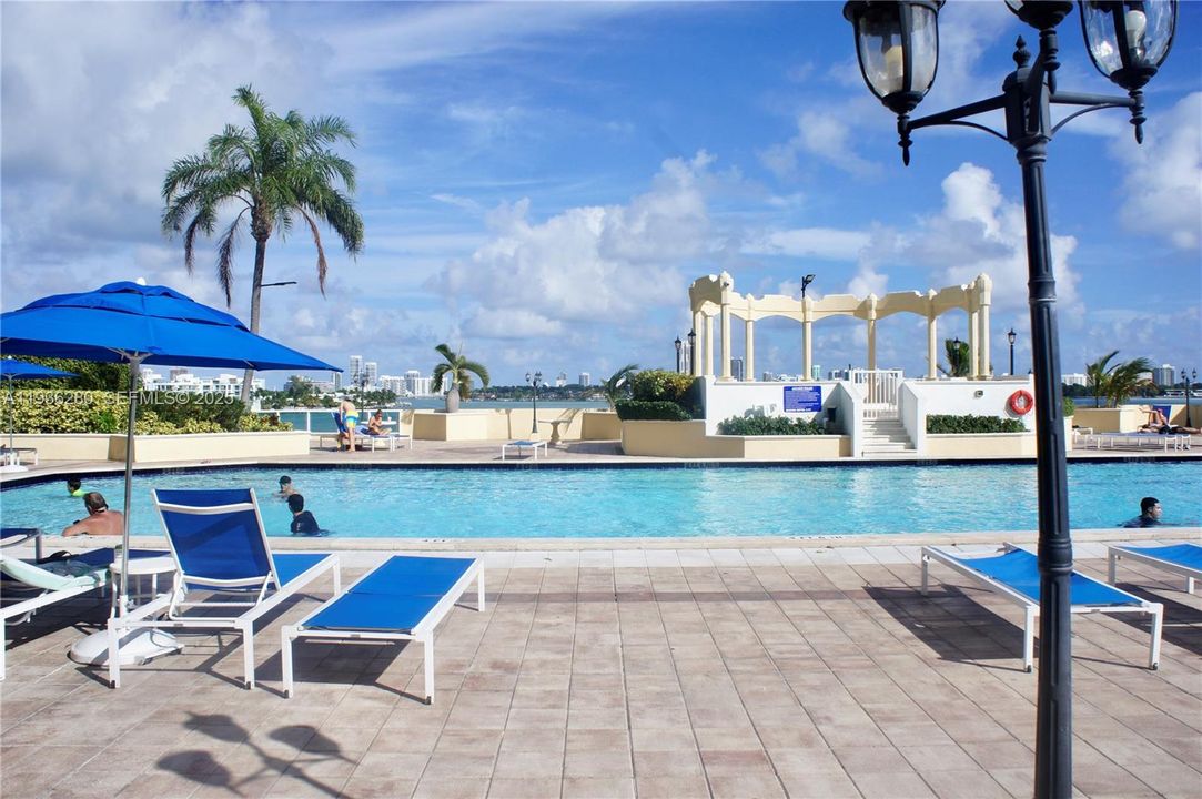 For Rent: $3,050 (2 beds, 2 baths, 1030 Square Feet)