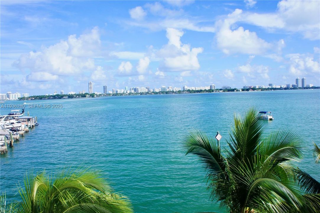 For Rent: $3,050 (2 beds, 2 baths, 1030 Square Feet)