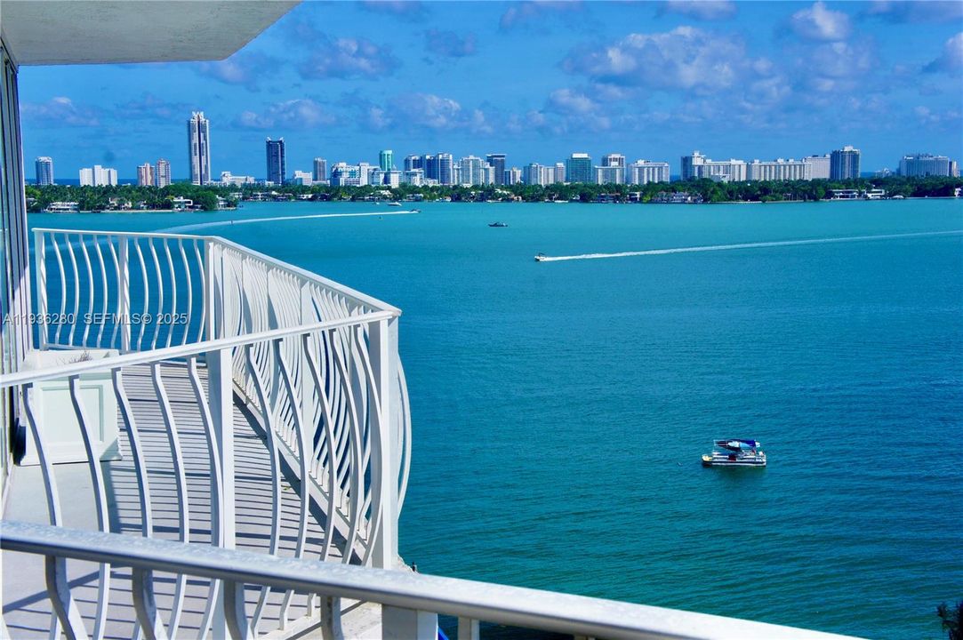 For Rent: $3,050 (2 beds, 2 baths, 1030 Square Feet)