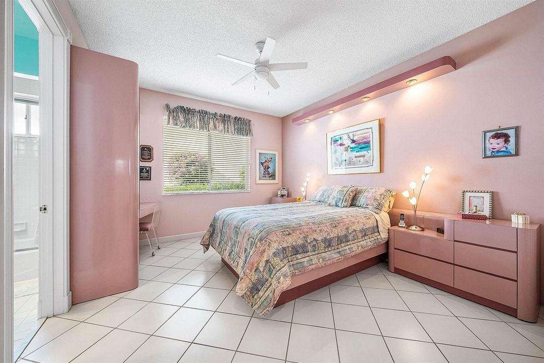 Guest bedroom