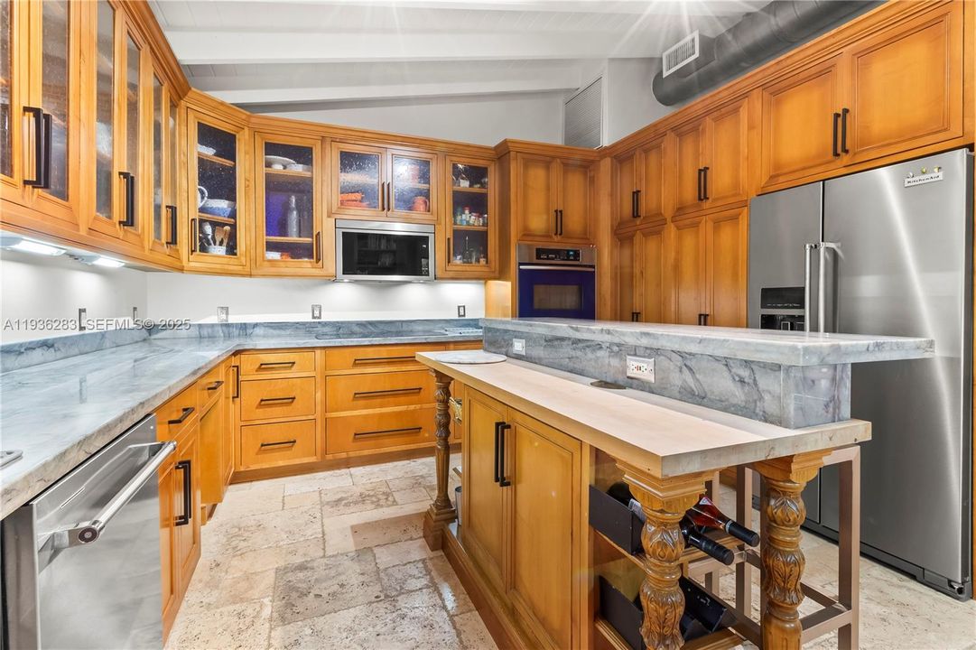 For Rent: $9,999 (3 beds, 3 baths, 1490 Square Feet)