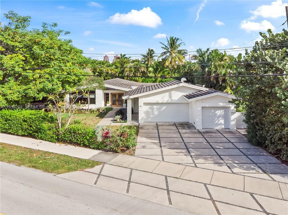 For Rent: $9,999 (3 beds, 3 baths, 1490 Square Feet)