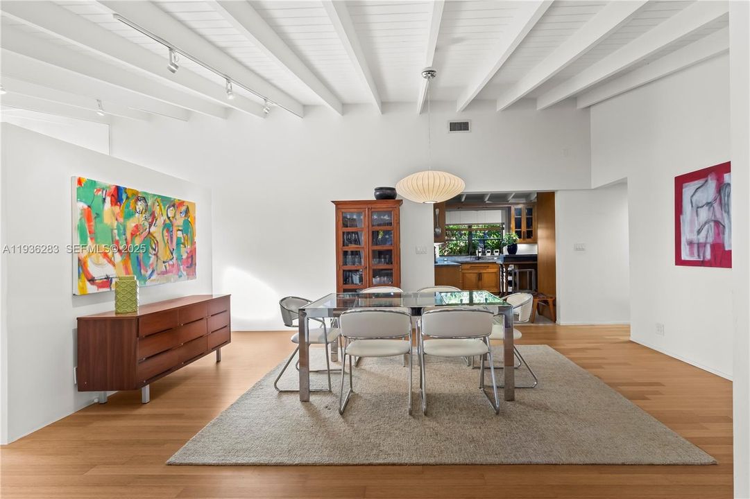 For Rent: $9,999 (3 beds, 3 baths, 1490 Square Feet)