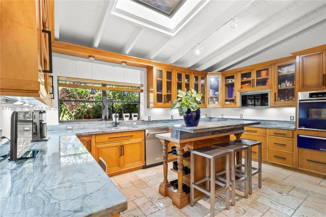 For Rent: $9,999 (3 beds, 3 baths, 1490 Square Feet)