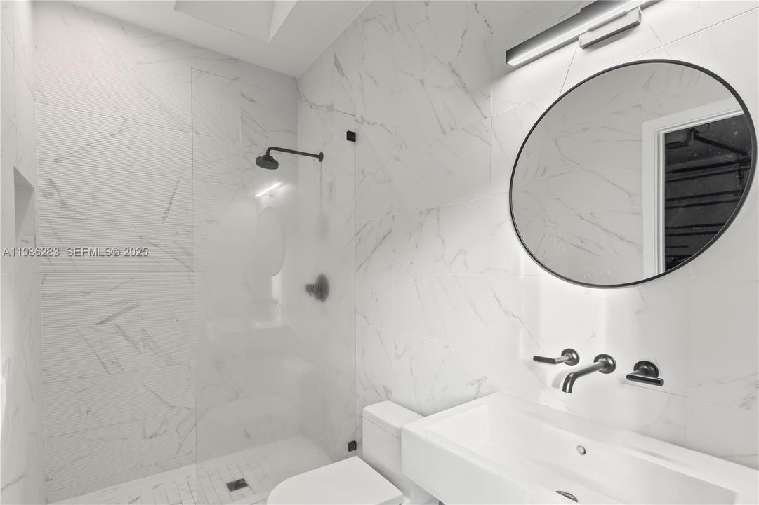 For Rent: $9,999 (3 beds, 3 baths, 1490 Square Feet)