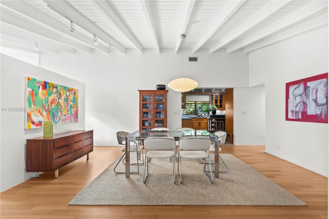 For Rent: $9,999 (3 beds, 3 baths, 1490 Square Feet)