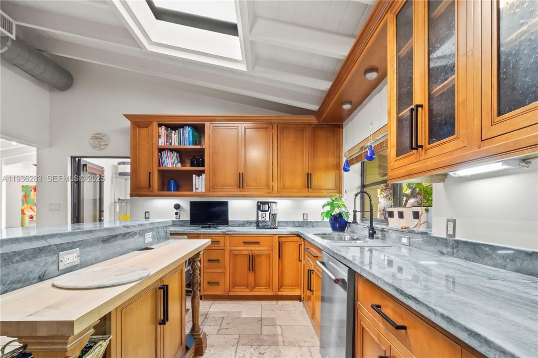 For Rent: $9,999 (3 beds, 3 baths, 1490 Square Feet)