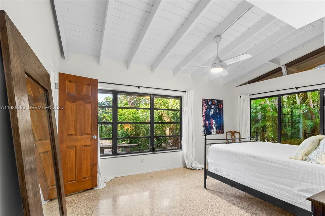 For Rent: $9,999 (3 beds, 3 baths, 1490 Square Feet)