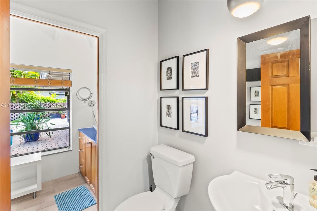 For Rent: $9,999 (3 beds, 3 baths, 1490 Square Feet)