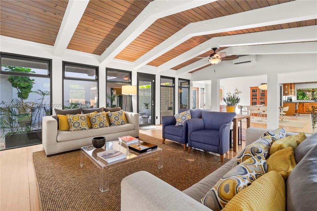 For Rent: $9,999 (3 beds, 3 baths, 1490 Square Feet)