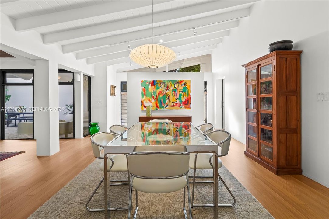 For Rent: $9,999 (3 beds, 3 baths, 1490 Square Feet)