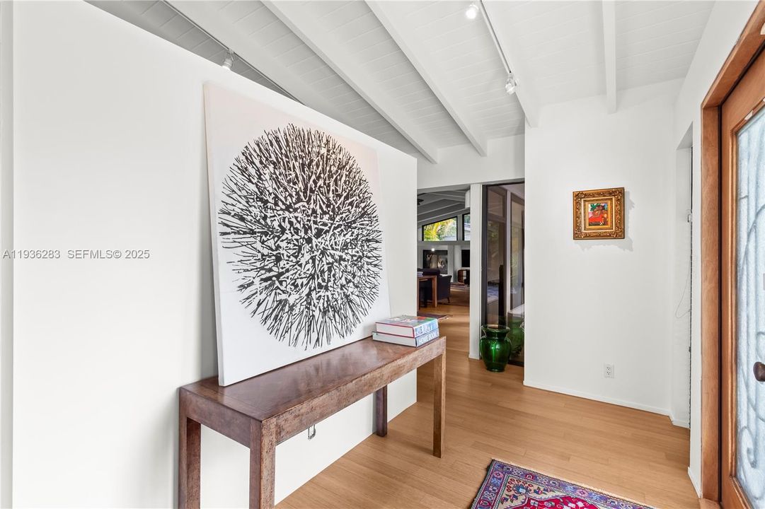 For Rent: $9,999 (3 beds, 3 baths, 1490 Square Feet)