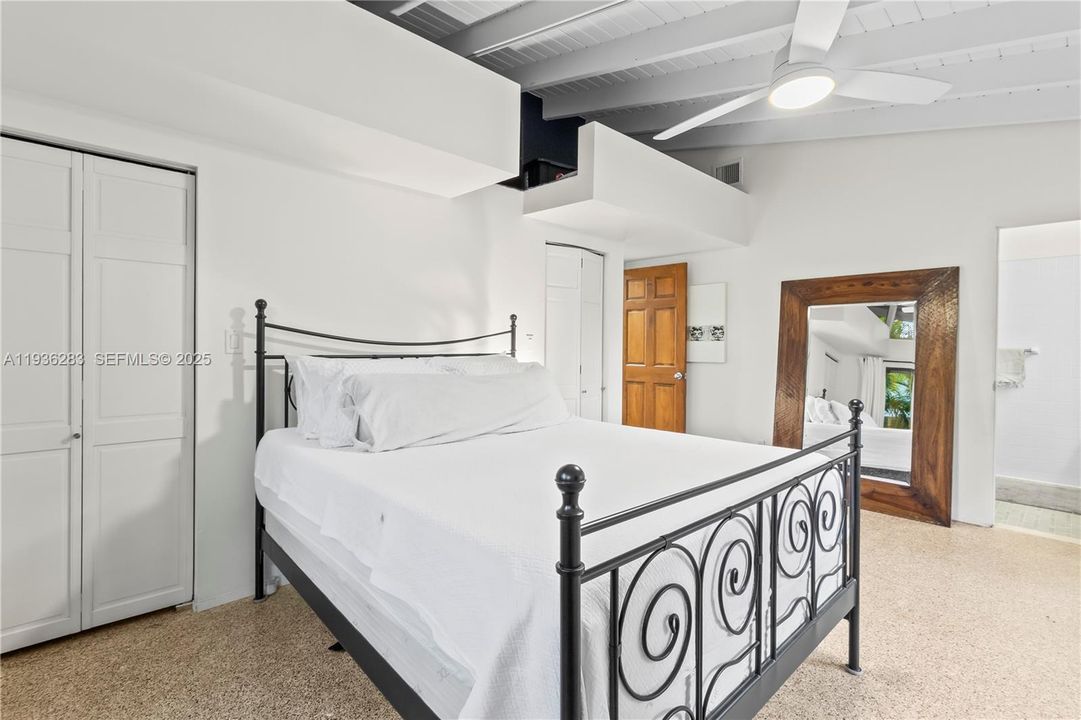 For Rent: $9,999 (3 beds, 3 baths, 1490 Square Feet)