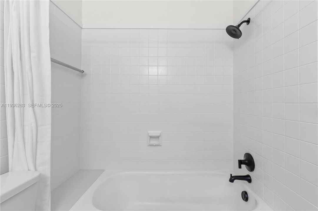 For Rent: $9,999 (3 beds, 3 baths, 1490 Square Feet)