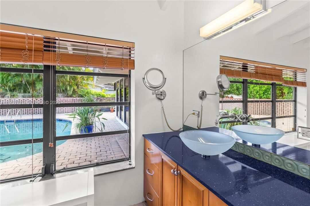 For Rent: $9,999 (3 beds, 3 baths, 1490 Square Feet)