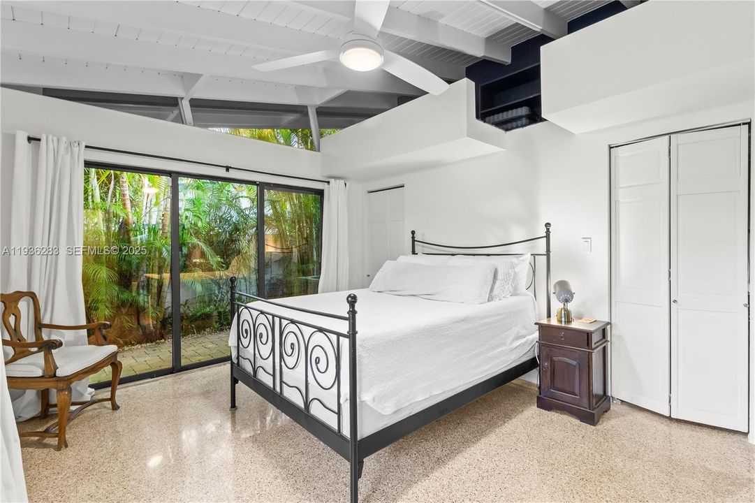 For Rent: $9,999 (3 beds, 3 baths, 1490 Square Feet)