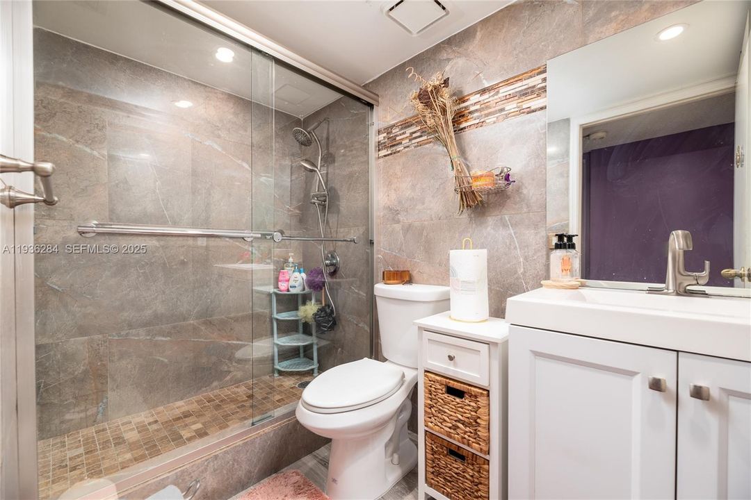 На продажу: $280,000 (2 спален, 2 ванн, 1325 Квадратных фут)