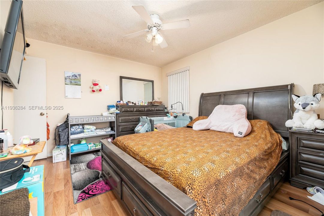 На продажу: $280,000 (2 спален, 2 ванн, 1325 Квадратных фут)