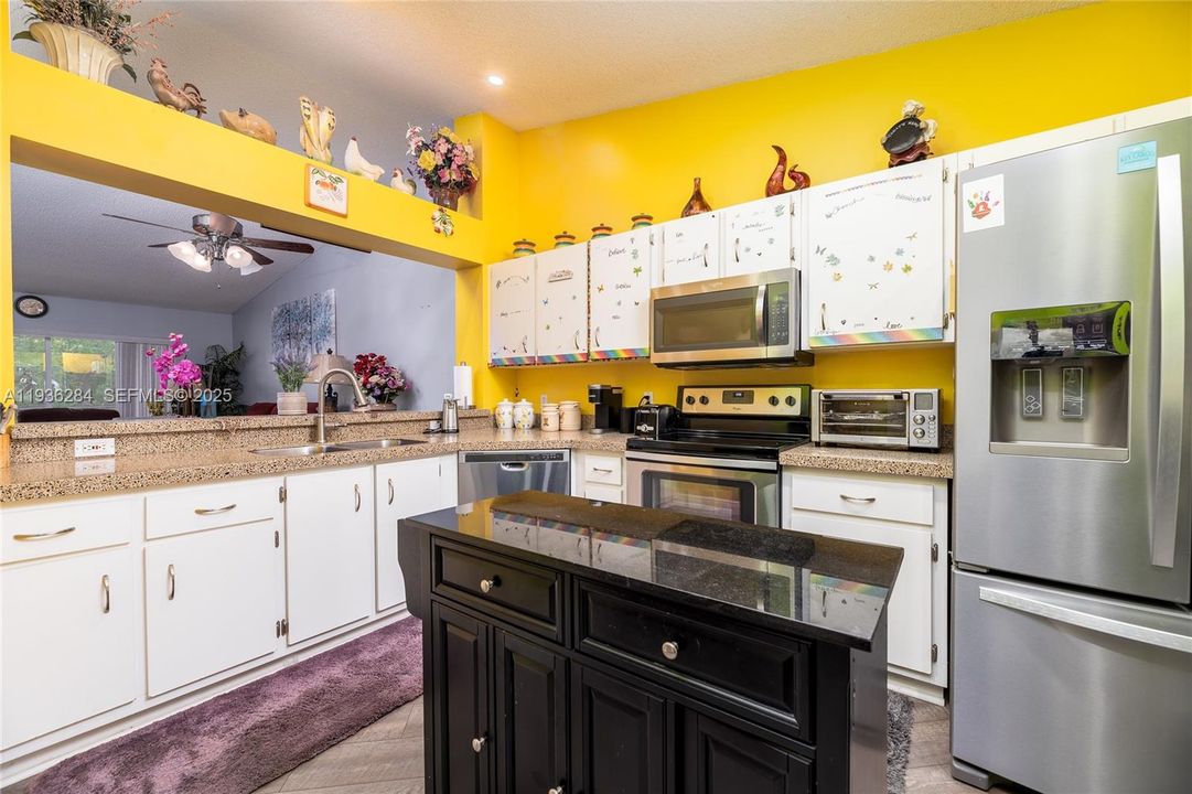 На продажу: $280,000 (2 спален, 2 ванн, 1325 Квадратных фут)