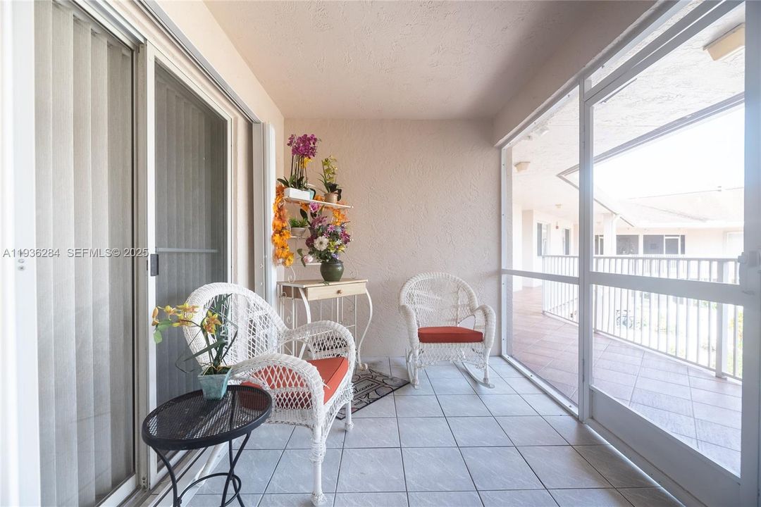 На продажу: $280,000 (2 спален, 2 ванн, 1325 Квадратных фут)