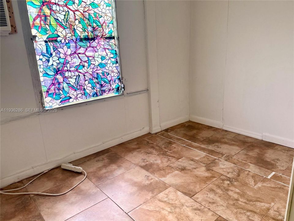 For Sale: $115,000 (3 beds, 2 baths, 770 Square Feet)