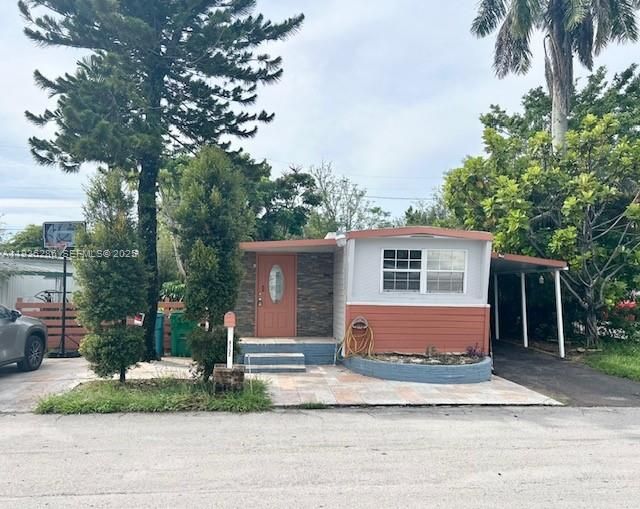 For Sale: $139,000 (3 beds, 2 baths, 770 Square Feet)