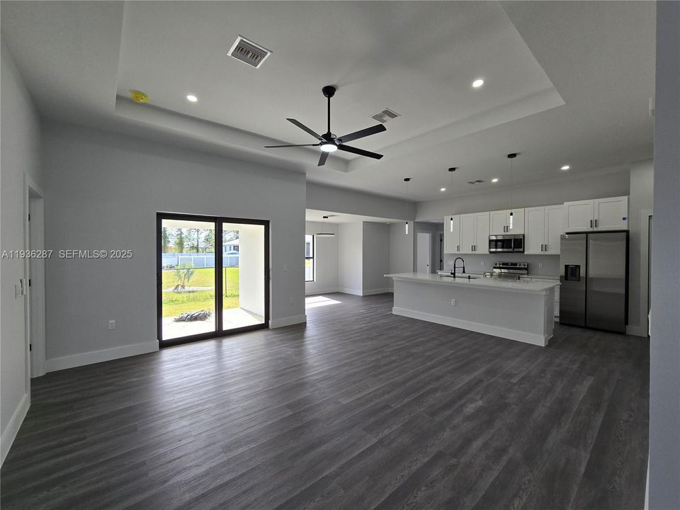 出租: $2,400 (4 贝兹, 2 浴室, 1749 平方英尺)