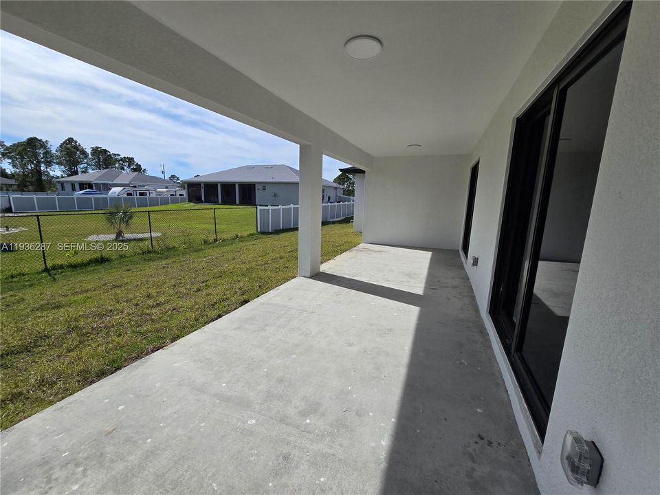 出租: $2,400 (4 贝兹, 2 浴室, 1749 平方英尺)