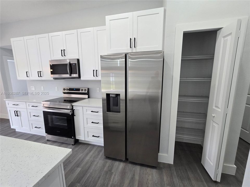 出租: $2,400 (4 贝兹, 2 浴室, 1749 平方英尺)