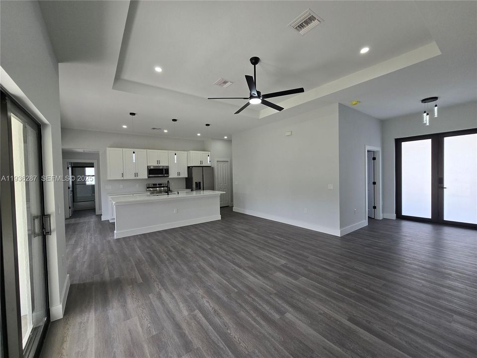 出租: $2,400 (4 贝兹, 2 浴室, 1749 平方英尺)