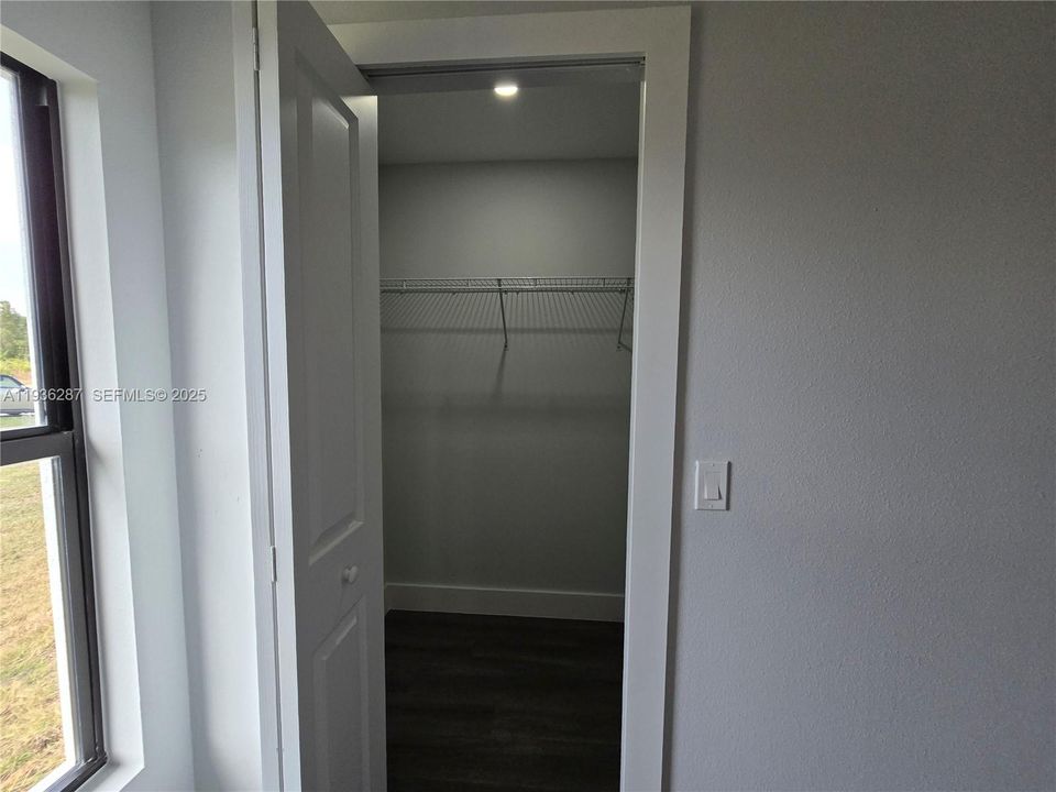 出租: $2,400 (4 贝兹, 2 浴室, 1749 平方英尺)