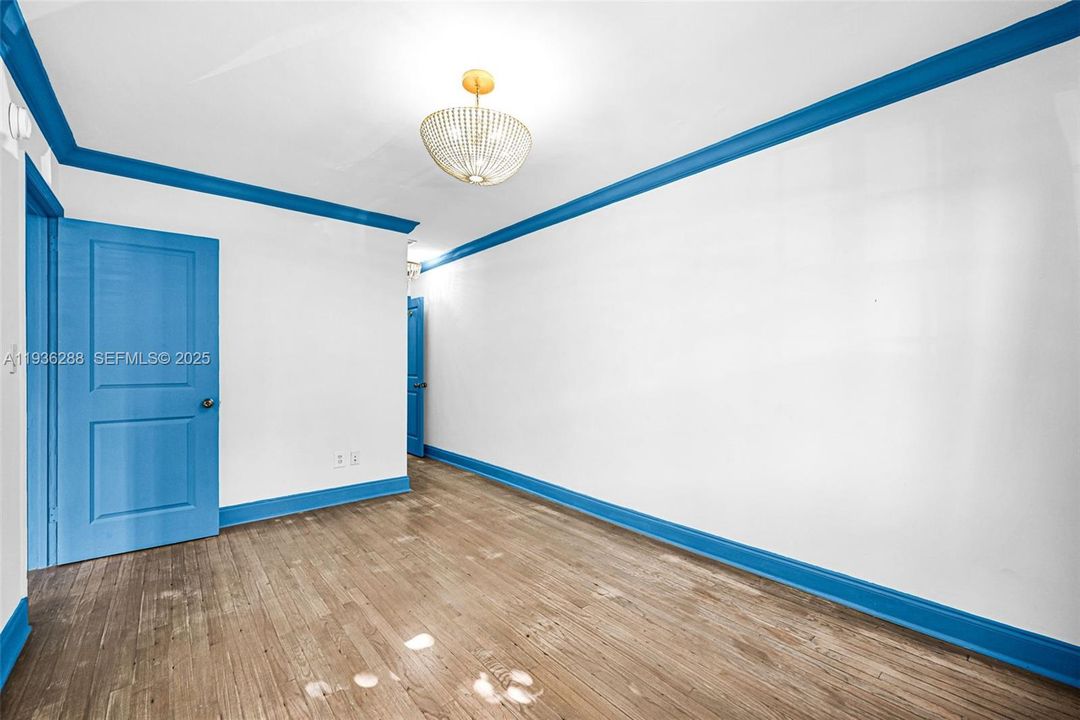 For Sale: $350,000 (1 beds, 1 baths, 655 Square Feet)