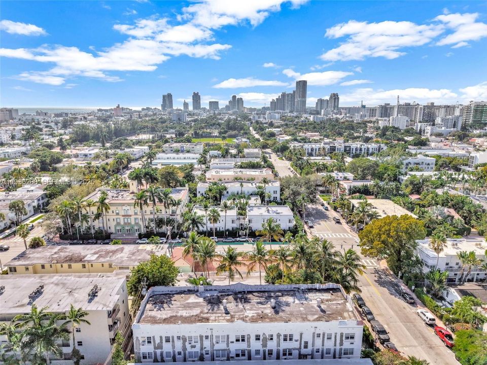 For Sale: $350,000 (1 beds, 1 baths, 655 Square Feet)