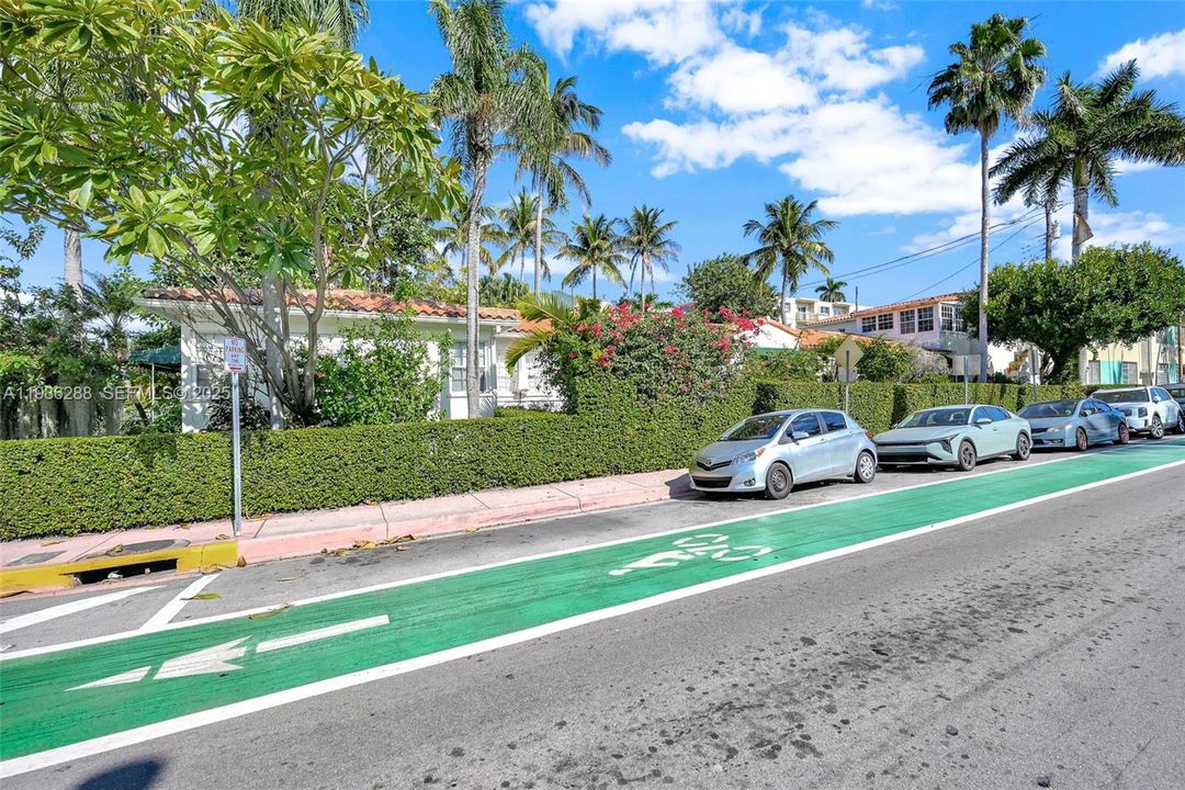 For Sale: $350,000 (1 beds, 1 baths, 655 Square Feet)