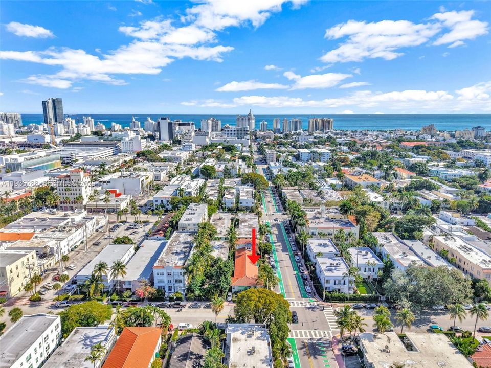 For Sale: $350,000 (1 beds, 1 baths, 655 Square Feet)