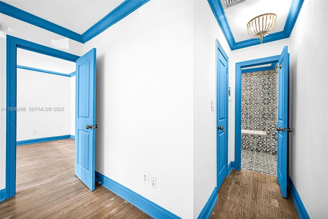 For Sale: $350,000 (1 beds, 1 baths, 655 Square Feet)